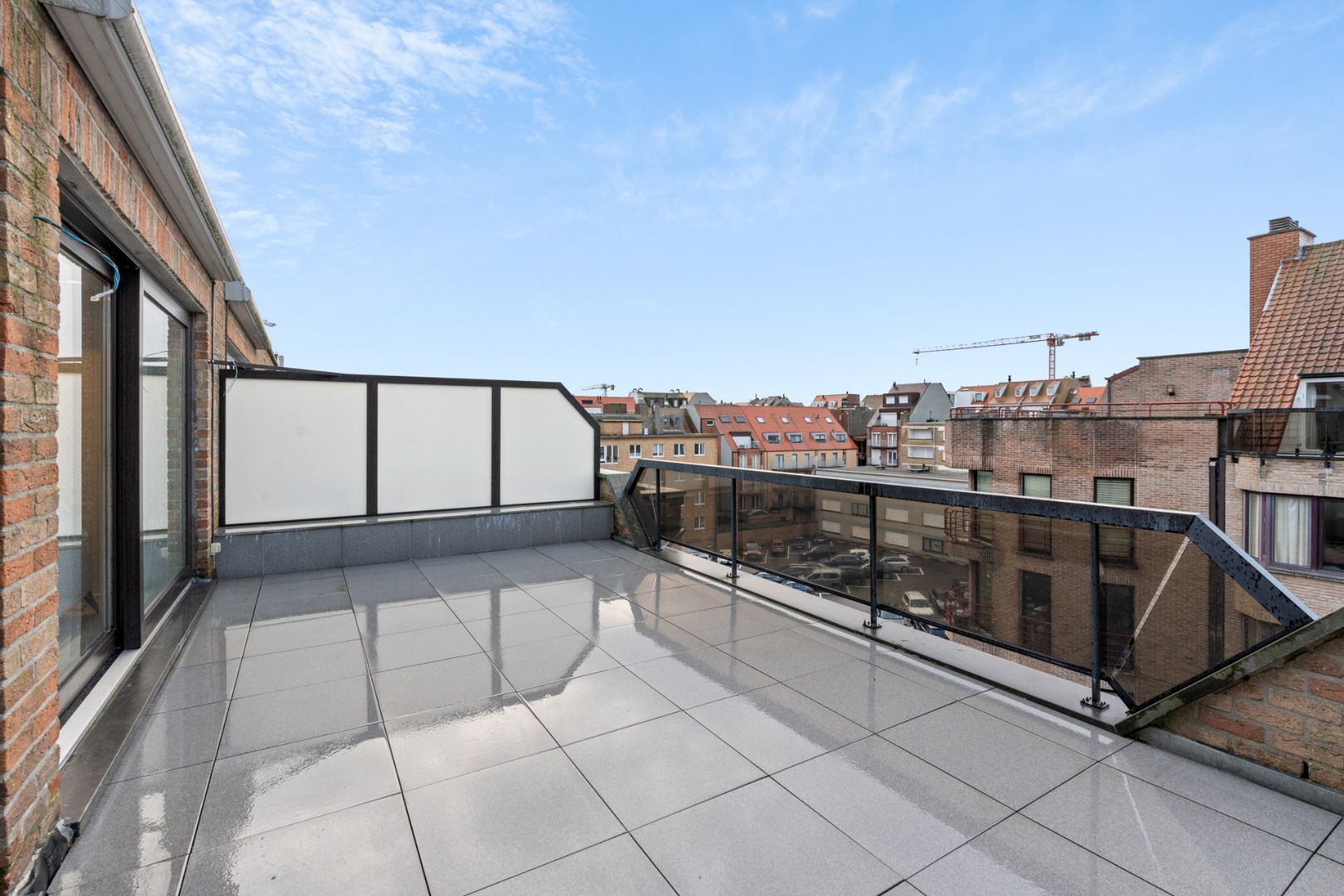 Volledig gerenoveerde penthouse met ruime terrassen en zijdelings zeezicht foto 4