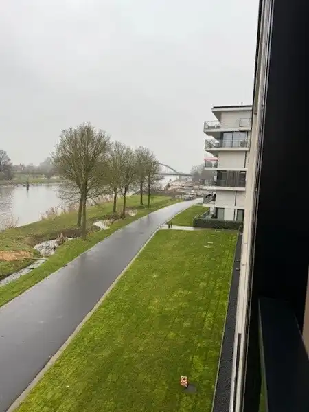 Prachtig 2-slaapkamerappartement op topligging aan het water TE HUUR! foto 9