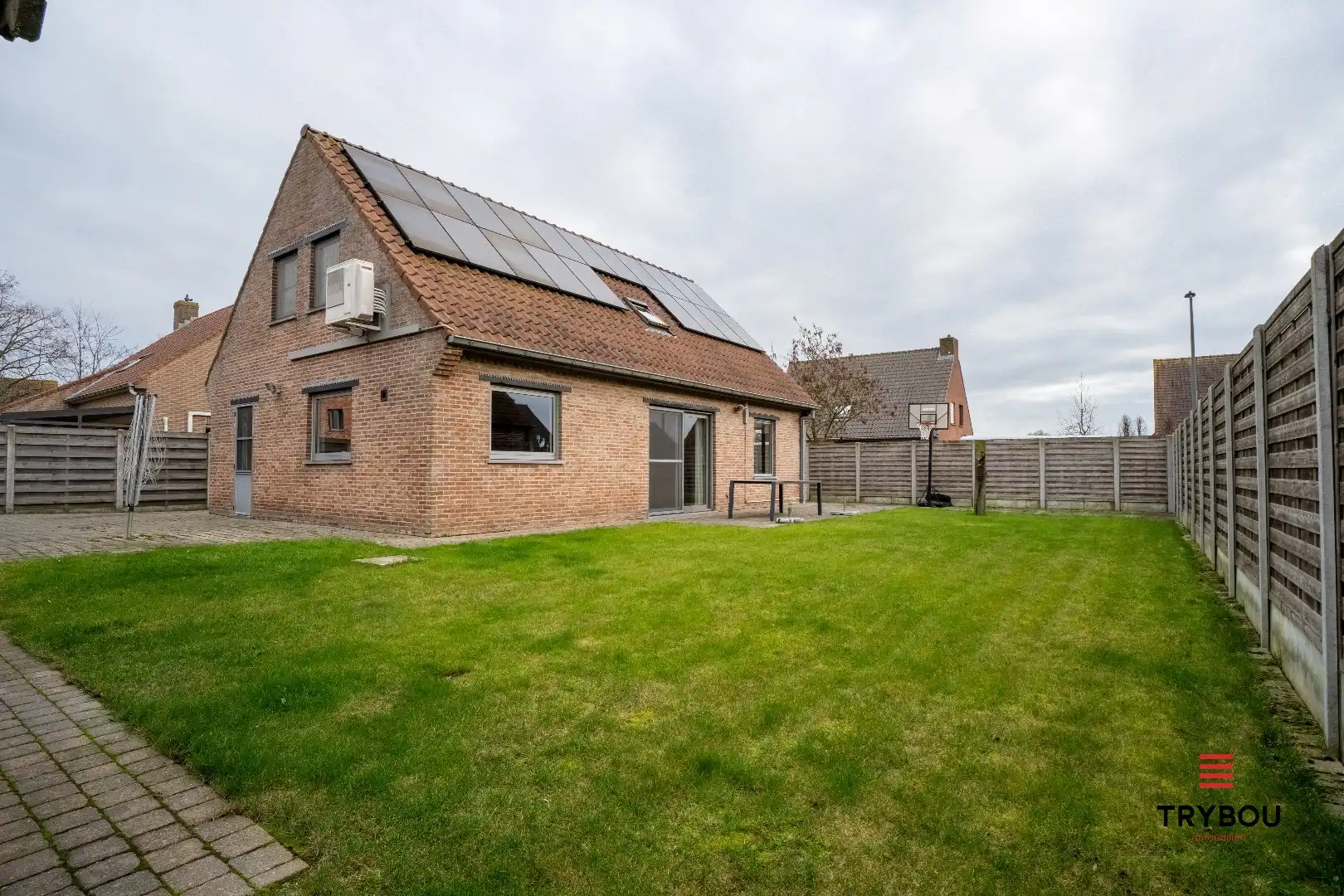 Instapklare gezinswoning met ruime tuin en dubbele garage in Poelkapelle foto 24