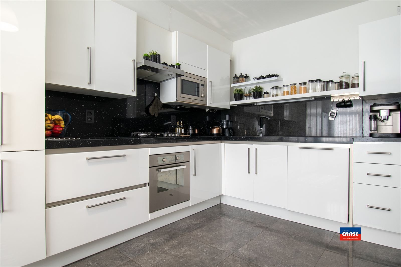 Ruime woning met 4 tot 5 slpks!  foto 3
