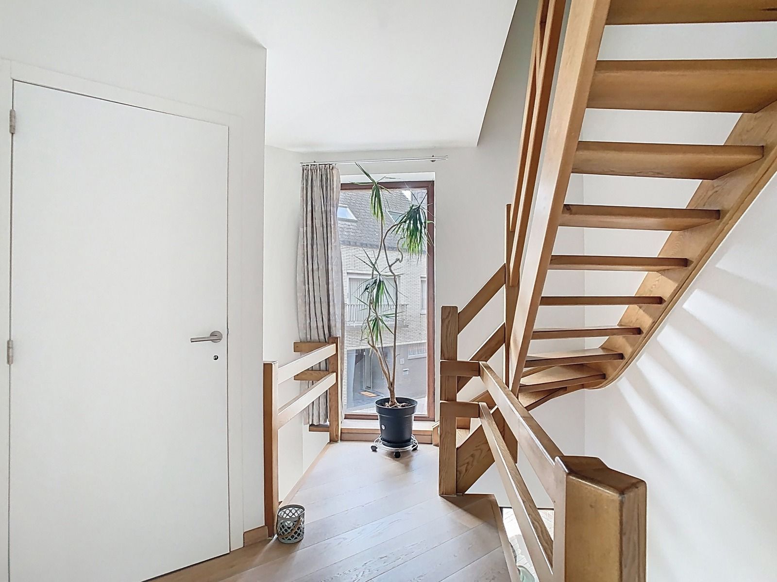 Lichtrijke, Ruime Woning met 3 SLPK, dubbele garage én tuin! foto 8