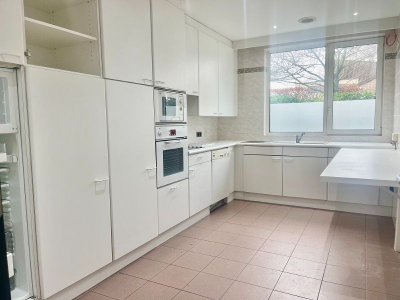 Villa met zee van ruimte , ideaal om te wonen + werken ! foto 7