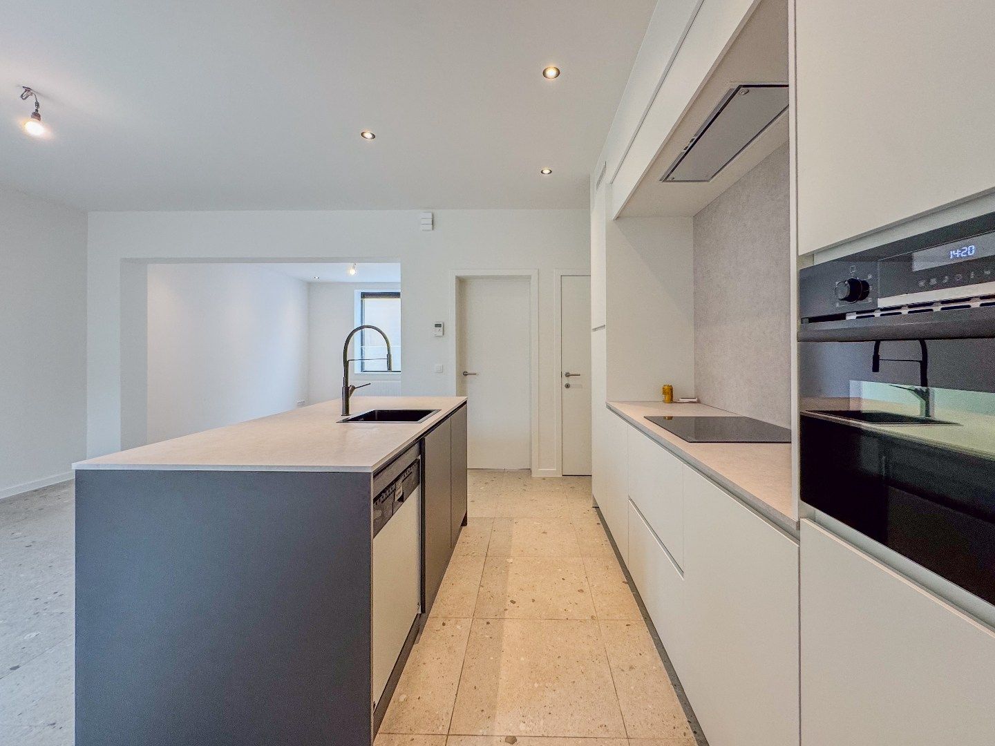 Gerenoveerde woning met 3 slaapkamers en gezellig stadstuintje. foto 5