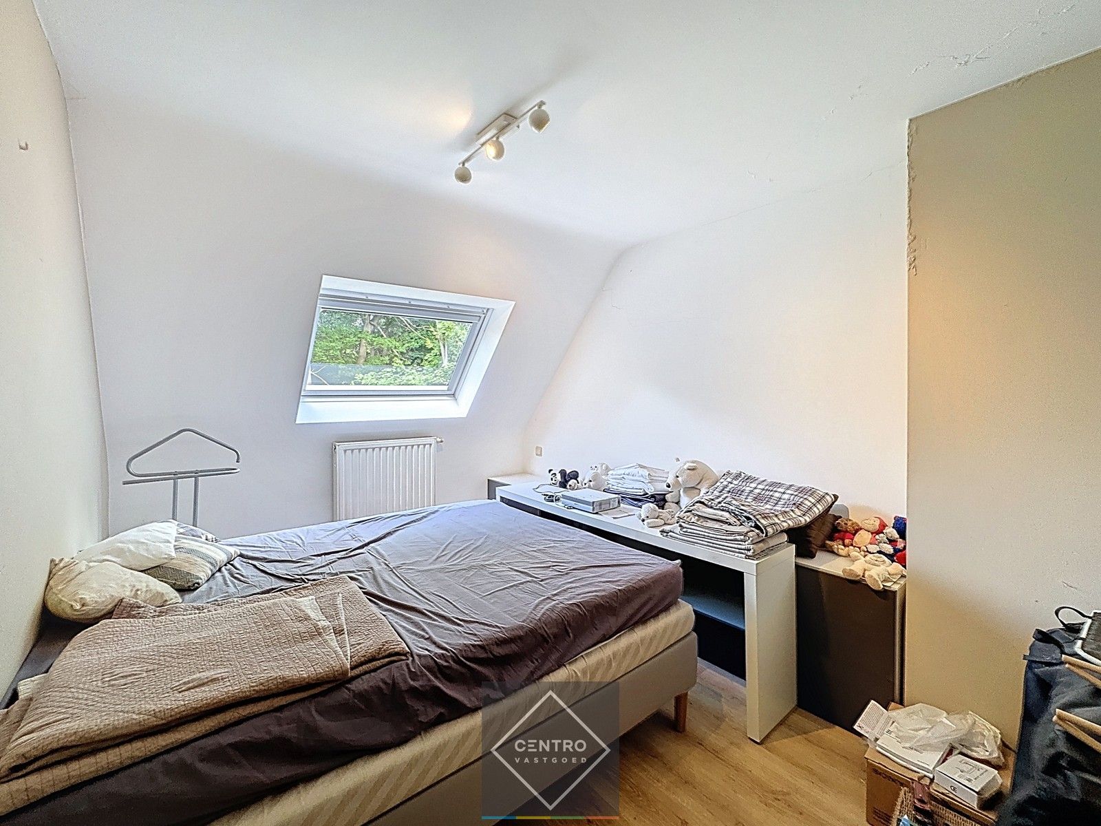 Instapklare VILLA (bj. 1998) met 5 slpks, 2 bdkms en dubbele garage in het RESIDENTIELE bos van Hertsberge! Rust en privacy ten TOP! foto 9