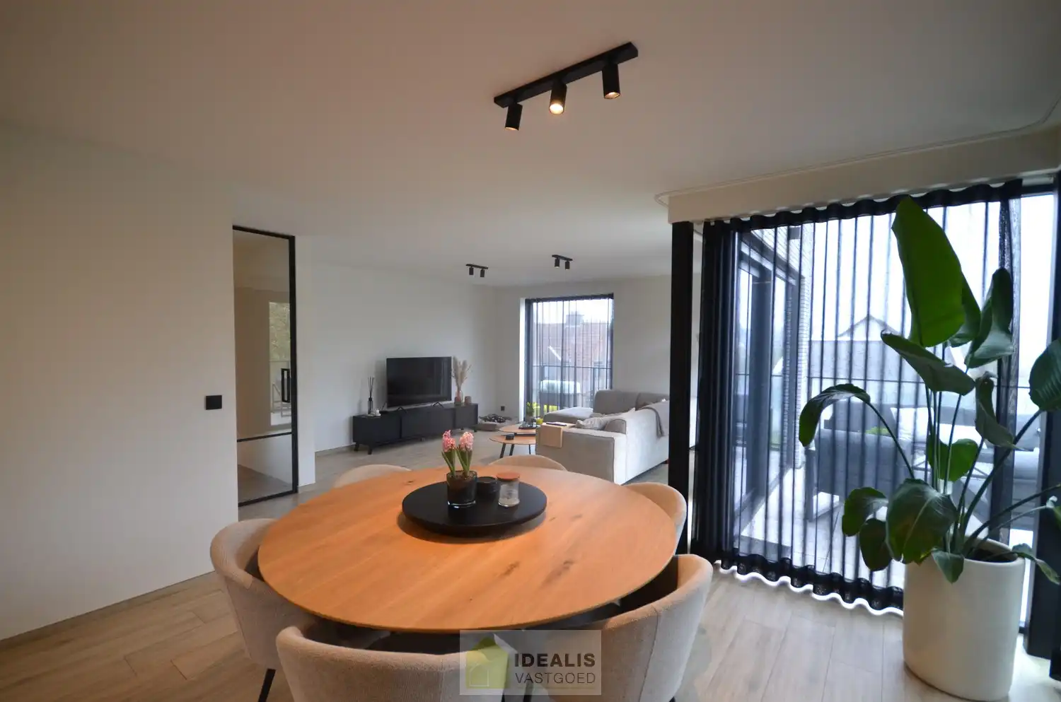 IDEALIS VASTGOED – INSTAPKLAAR APPARTEMENT MET KELDERBERGING EN ONDERGRONDSE AUTOSTAANPLAATS foto 12