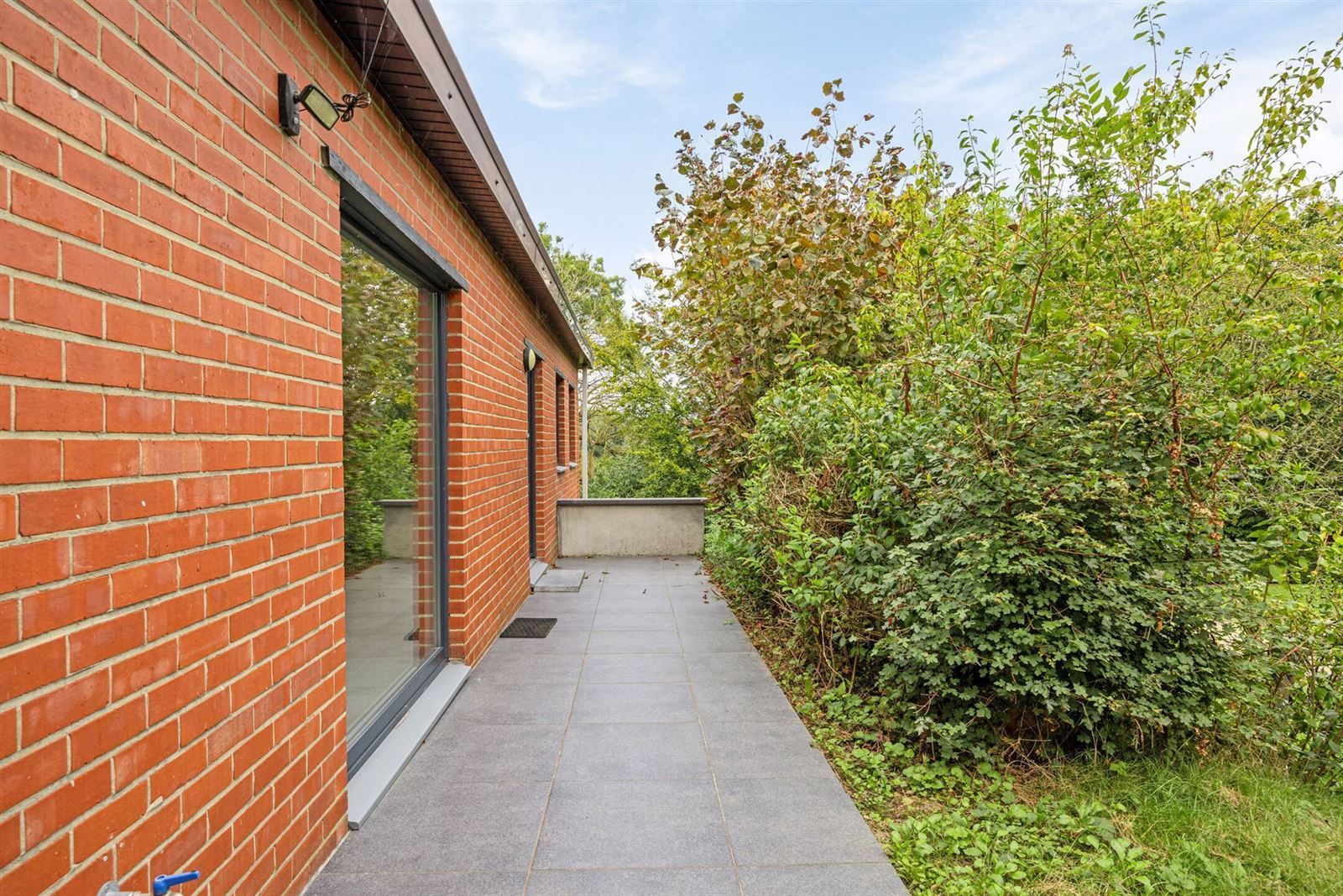 Instapklare bungalow op zeer rustige locatie met tuin en garage foto 18