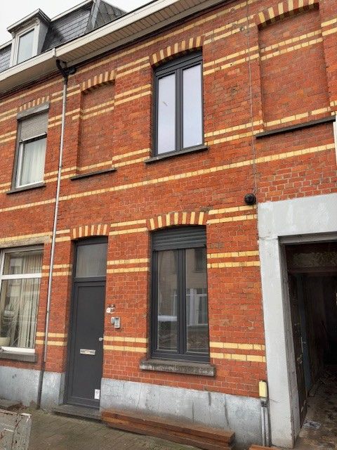 Centraal gelegen woning met 3 slaapkamers, 2 badkamers en terrasje (energielabel C). foto {{pictureIndex}}