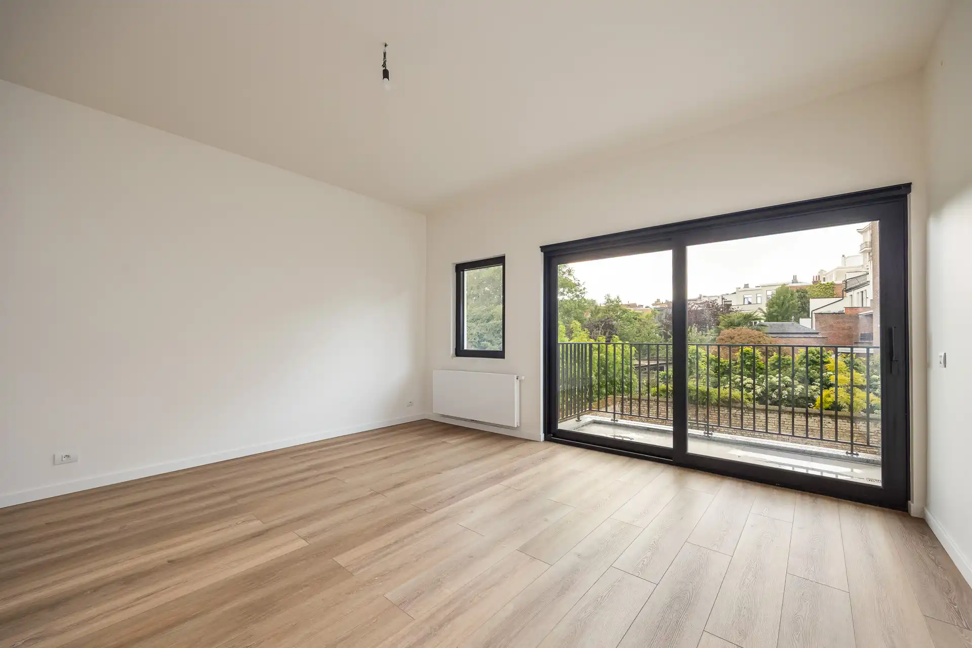Ruim kwalitatief gerenoveerd 2 slpkappartement met ZW-terras foto 3