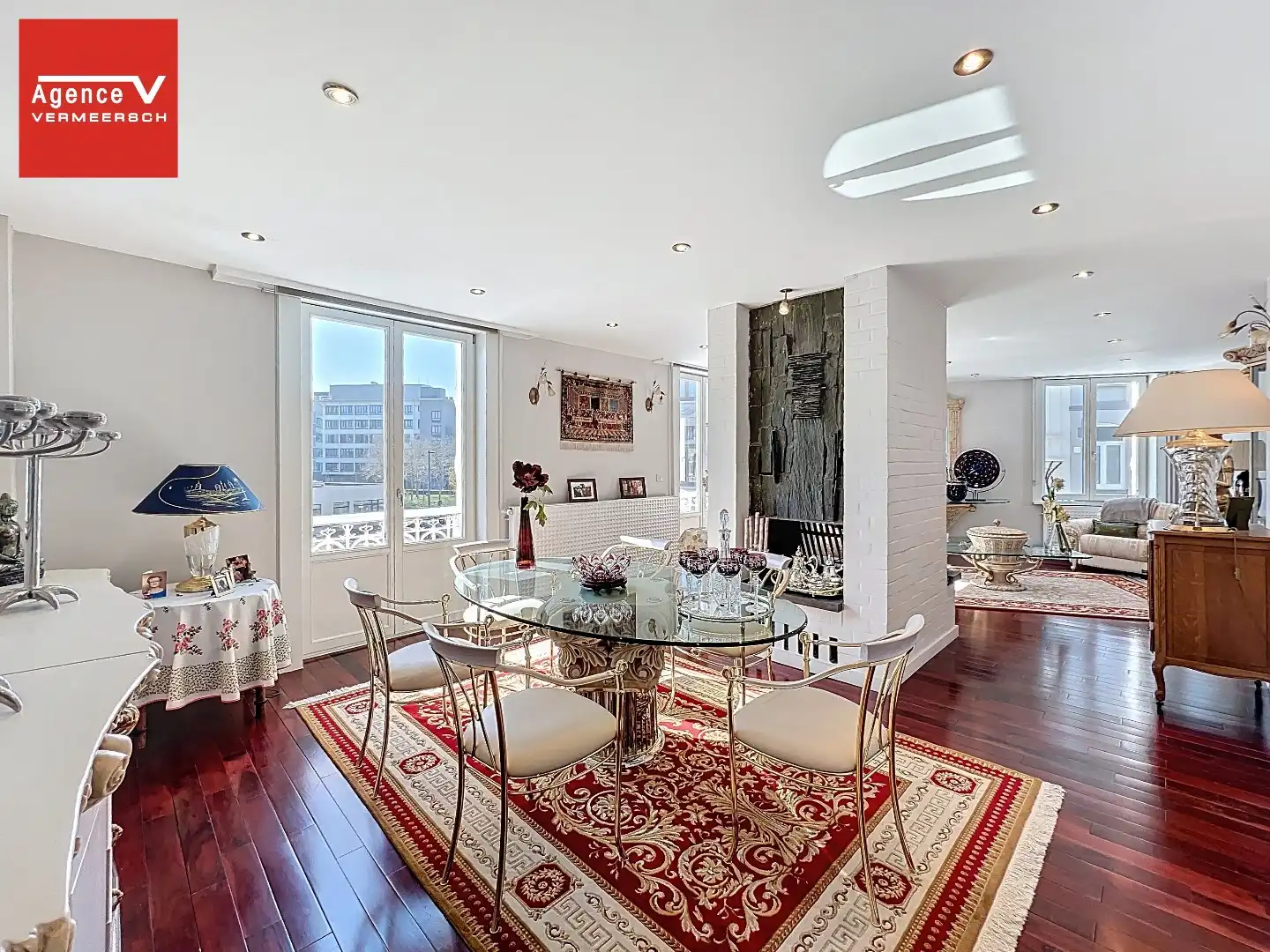 Unieke herenwoning gelegen in de Belle Epoquewijk van Oostende.  foto {{pictureIndex}}