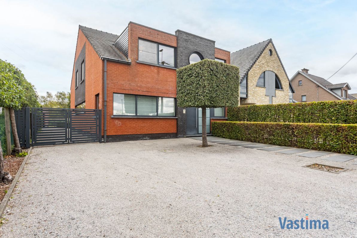 Ruime instapklare gezinswoning met zonnige tuin en garage foto 36
