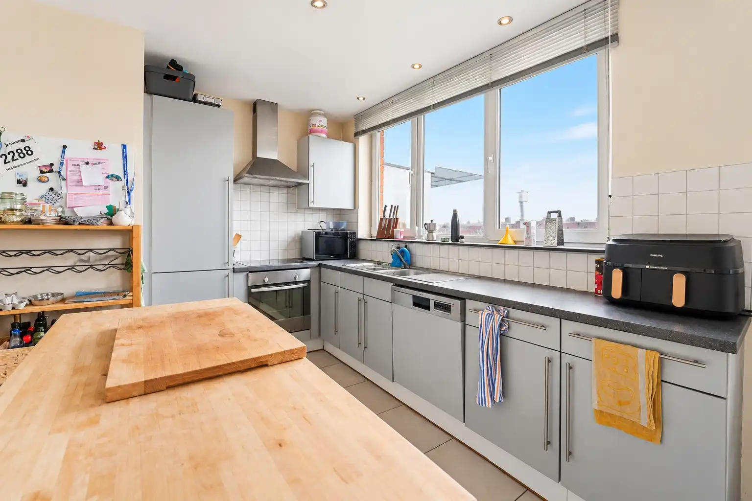 Ruim appartement met 2 slaapkamers, zonnig terras en parkeerplaats foto 7
