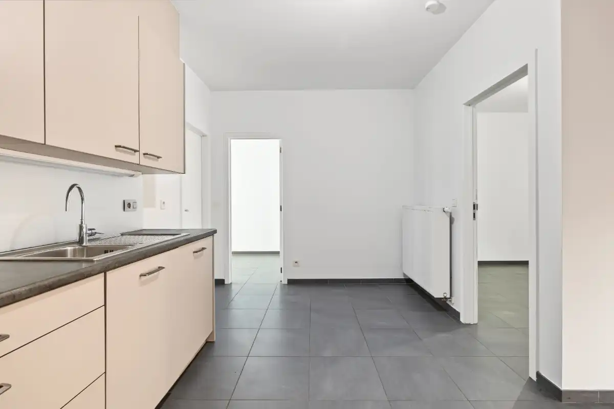 Volledig gerenoveerd gelijkvloers appartement met privatief terras in het hart van Kruibeke foto 10