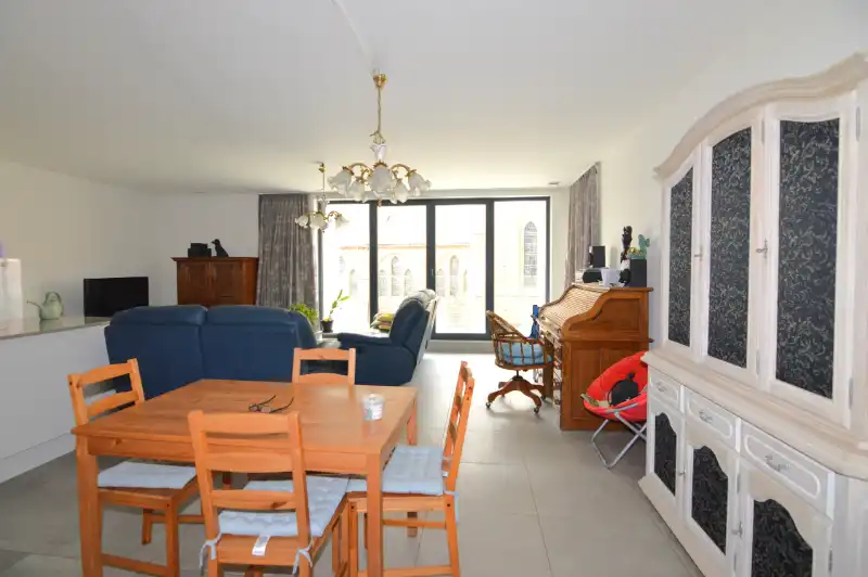 Appartement met 3 slaapkamers, terras en autostaanplaats te Boortmeerbeek. foto 3