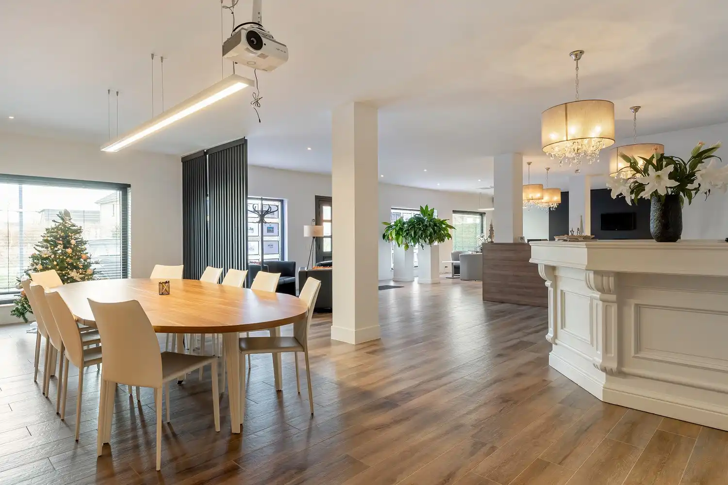 Uiterst gunstig gelegen kantoor. foto 20