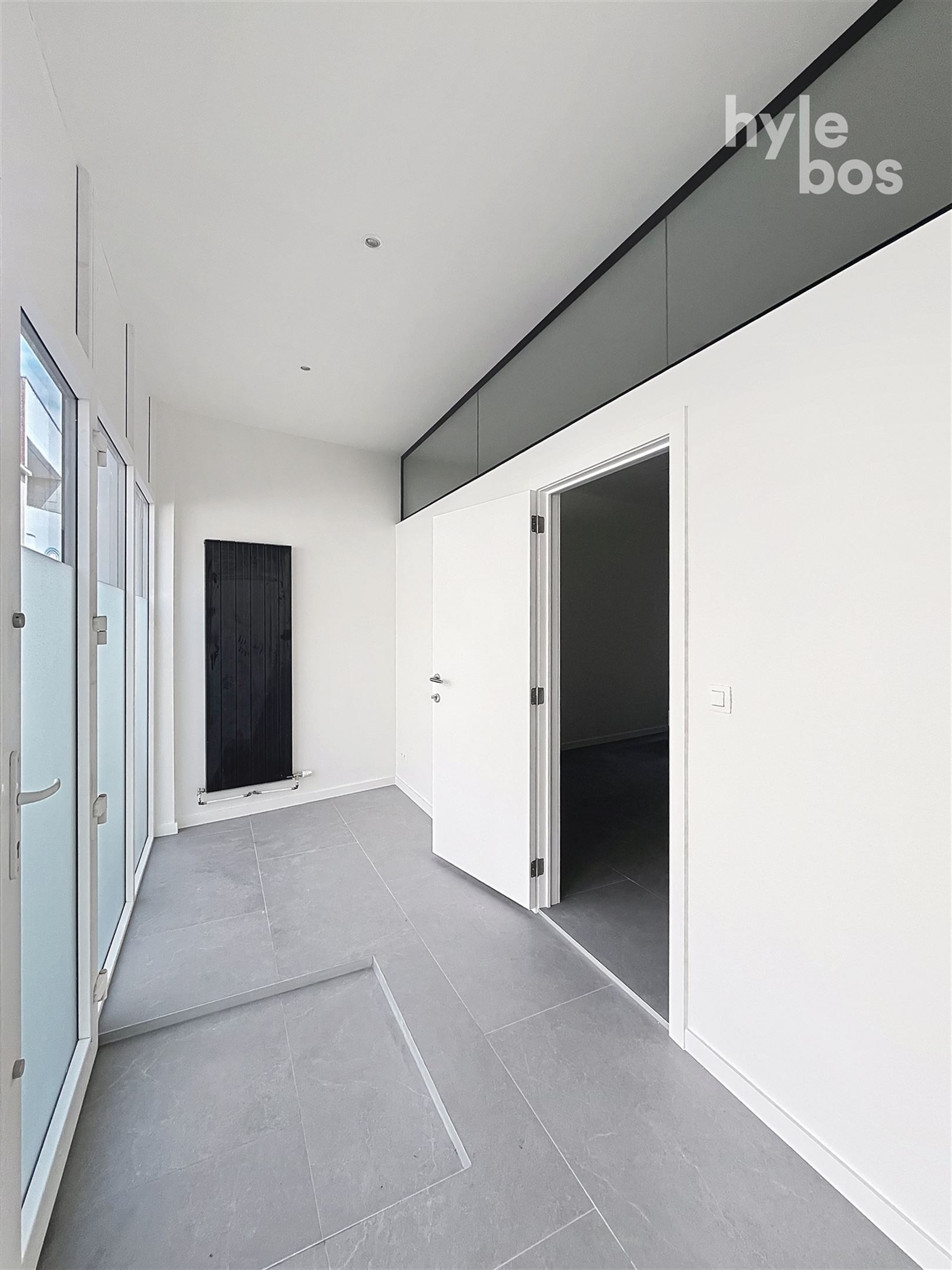 In stadscentrum gelegen, gerenoveerde woning met 3 slaapkamers foto 2