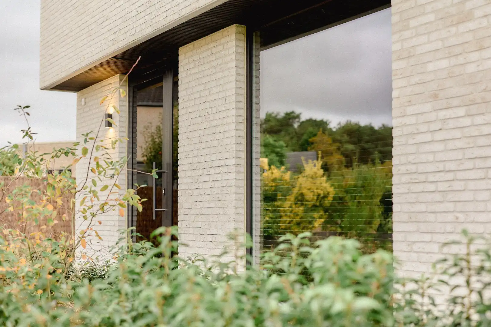 Energiezuinige open bebouwing in groene woonwijk foto 2