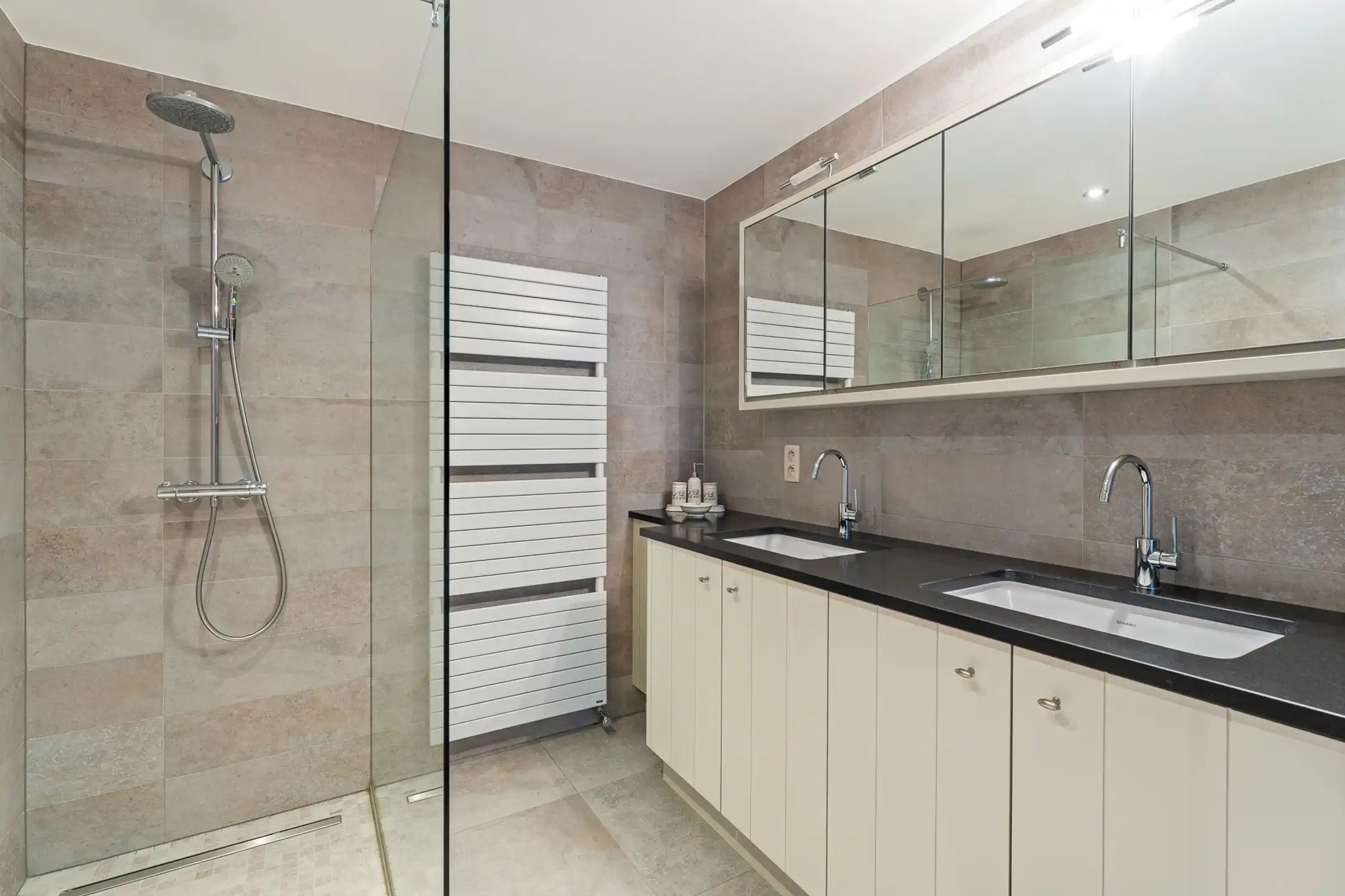 Luxe appartement van ca. 150m² met 3 slpk, 2 badk en garage. foto 13