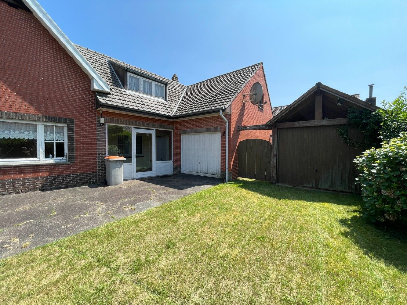 Ruime, vrijstaande te renoveren gezinswoning met veel potentieel op in totaal 875m² op toplocatie in As. foto 15