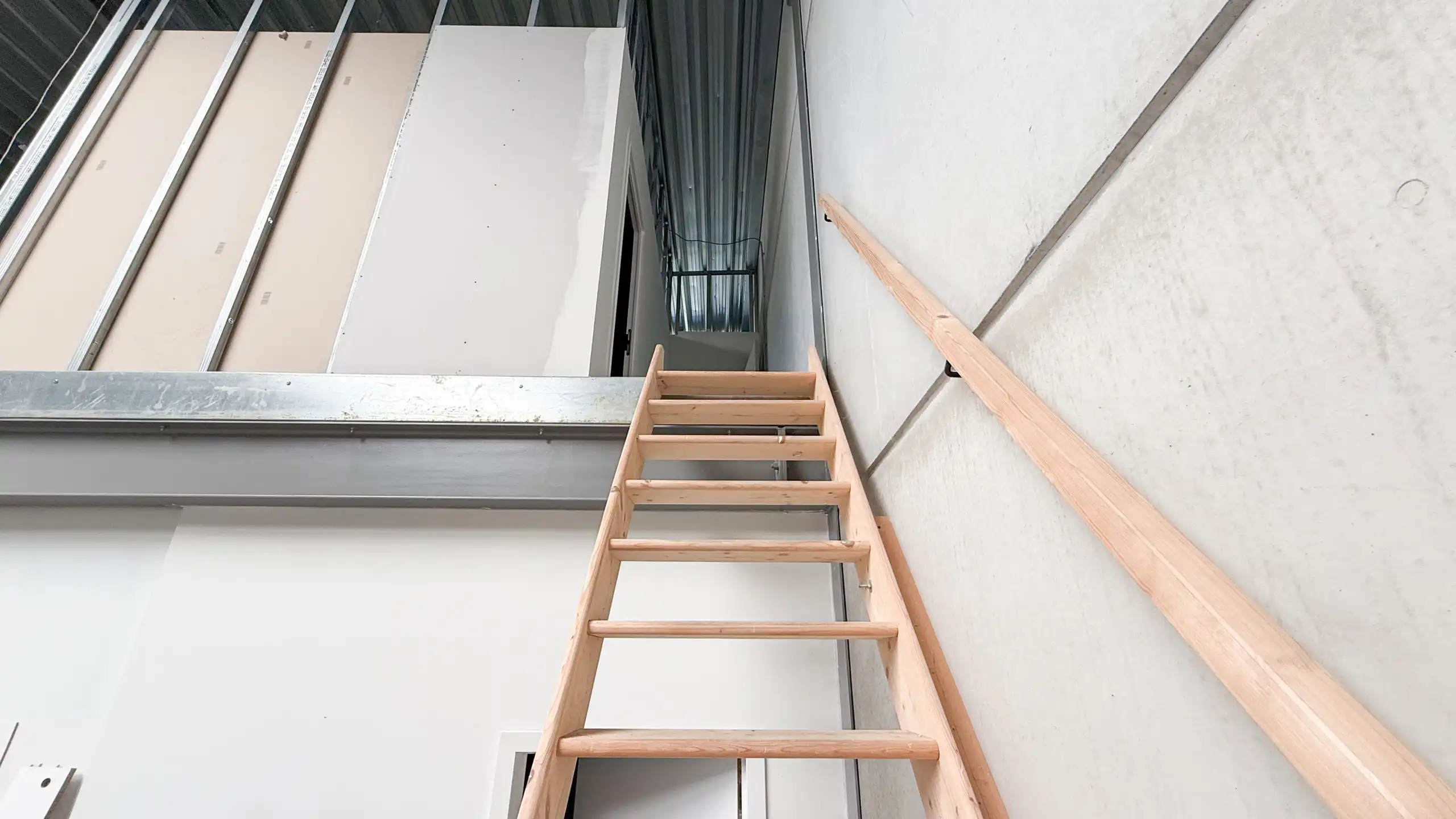 Recente KMO-unit van 400m² met kantoren op toplocatie in HZ! foto 9