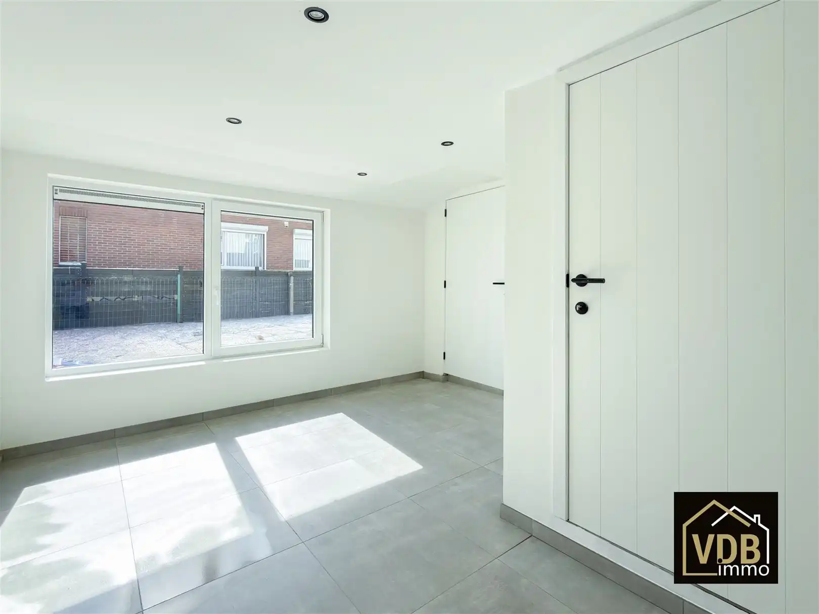 HALF OPEN BEBOUWING MET 4 SLAAPKAMERS EN GROTE GARAGE foto 20