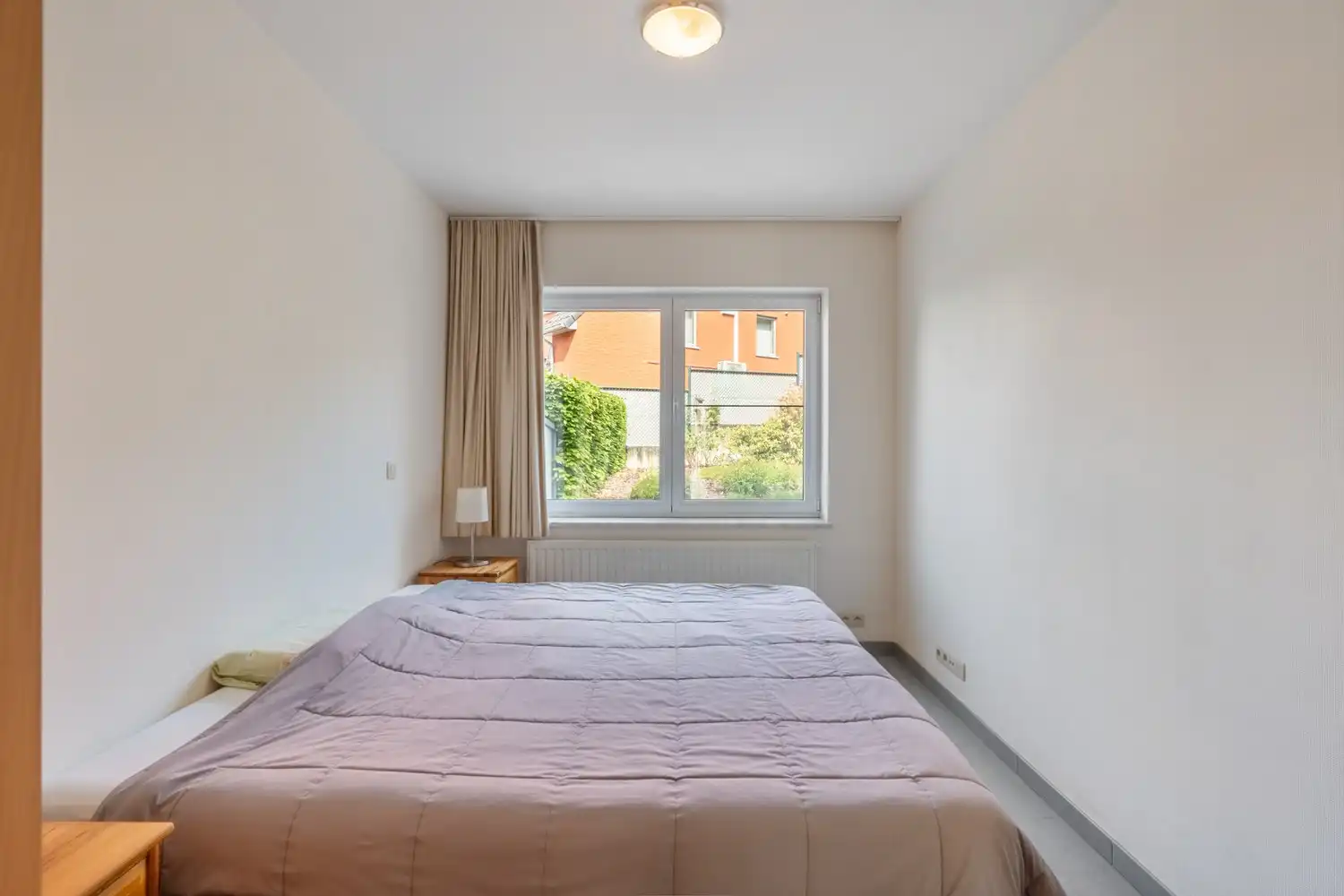 Goed onderhouden gelijkvloersappartement met 2 slaapkamers, ondergrondse autostaanplaats en kelder te Linden ! foto 9