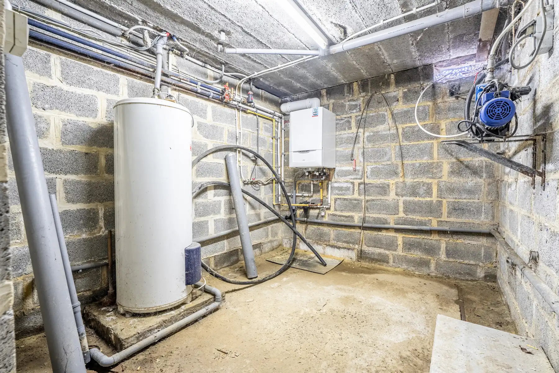 Halfopen woning met tuin, garage en oprit foto 24