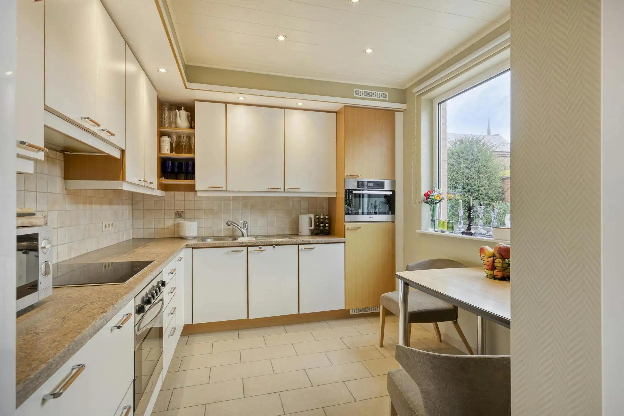 Uniek handelshuis met ruime garage in het hartje Borgloon foto 5