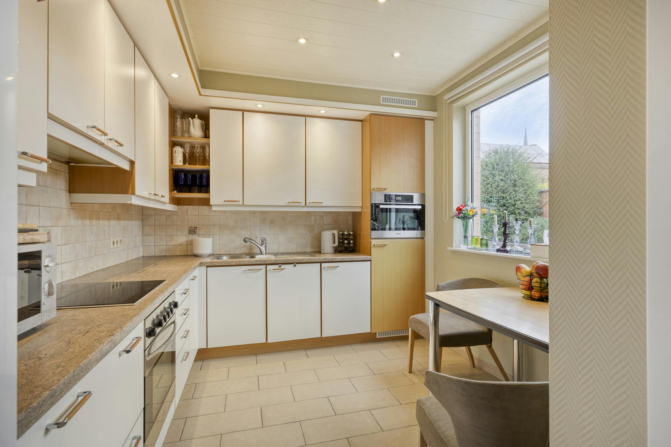 Uniek handelshuis met ruime garage in het hartje Borgloon foto 8