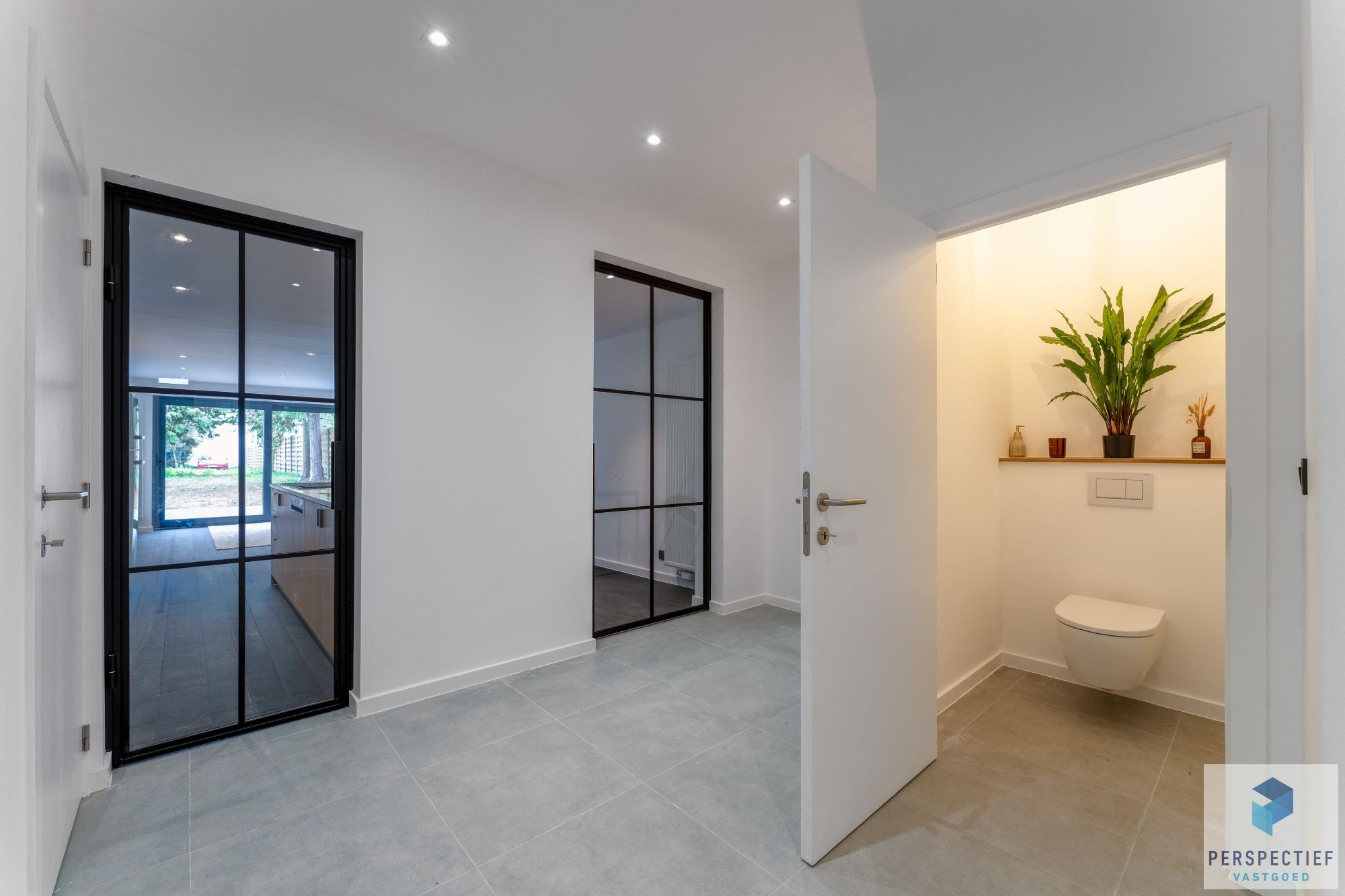 Stijlvol gerenoveerde woning met tuin op toplocatie foto 12