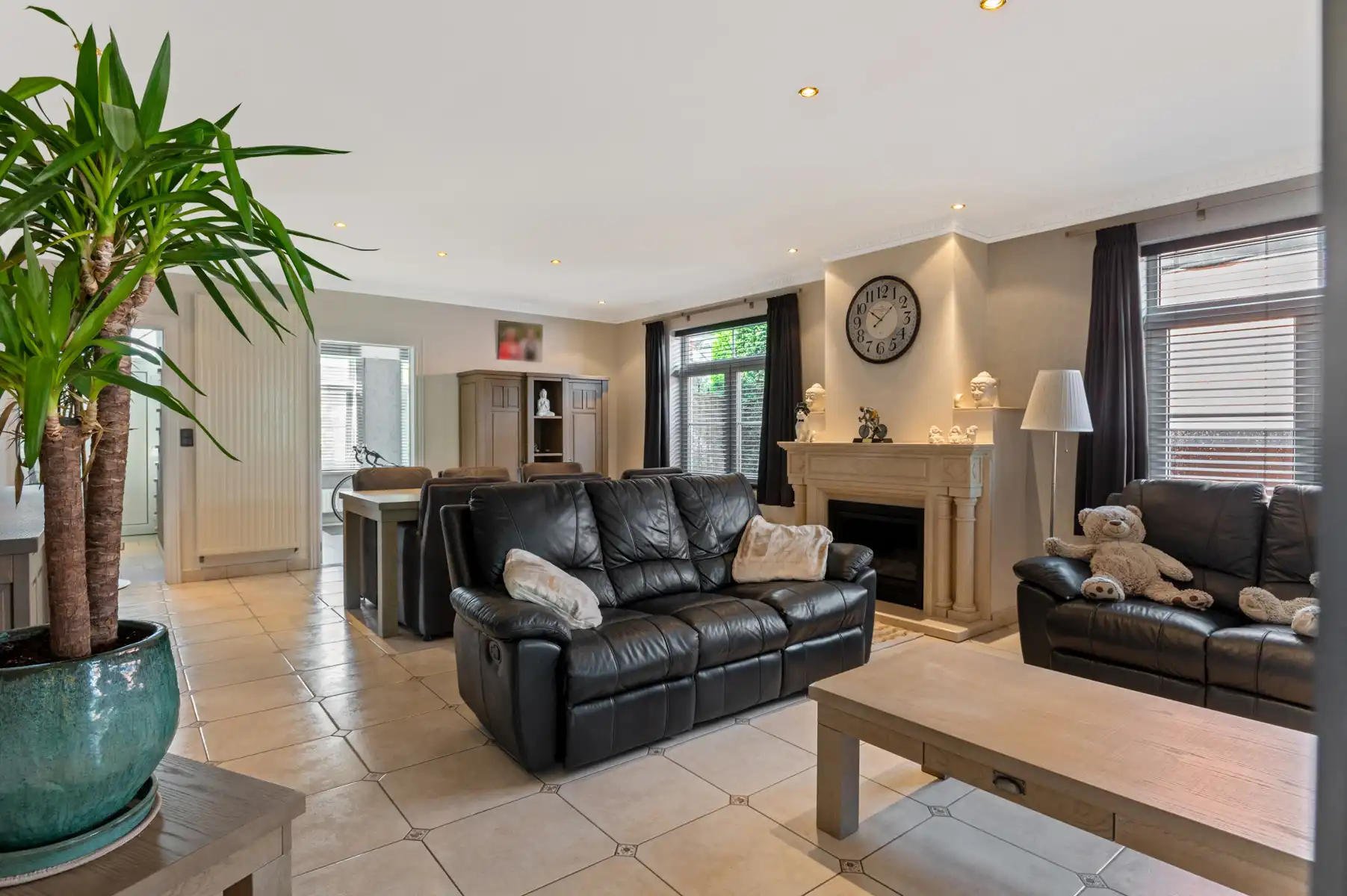 Ruime woning met 4 slpks, 2 bdks, garage en tuin foto 7