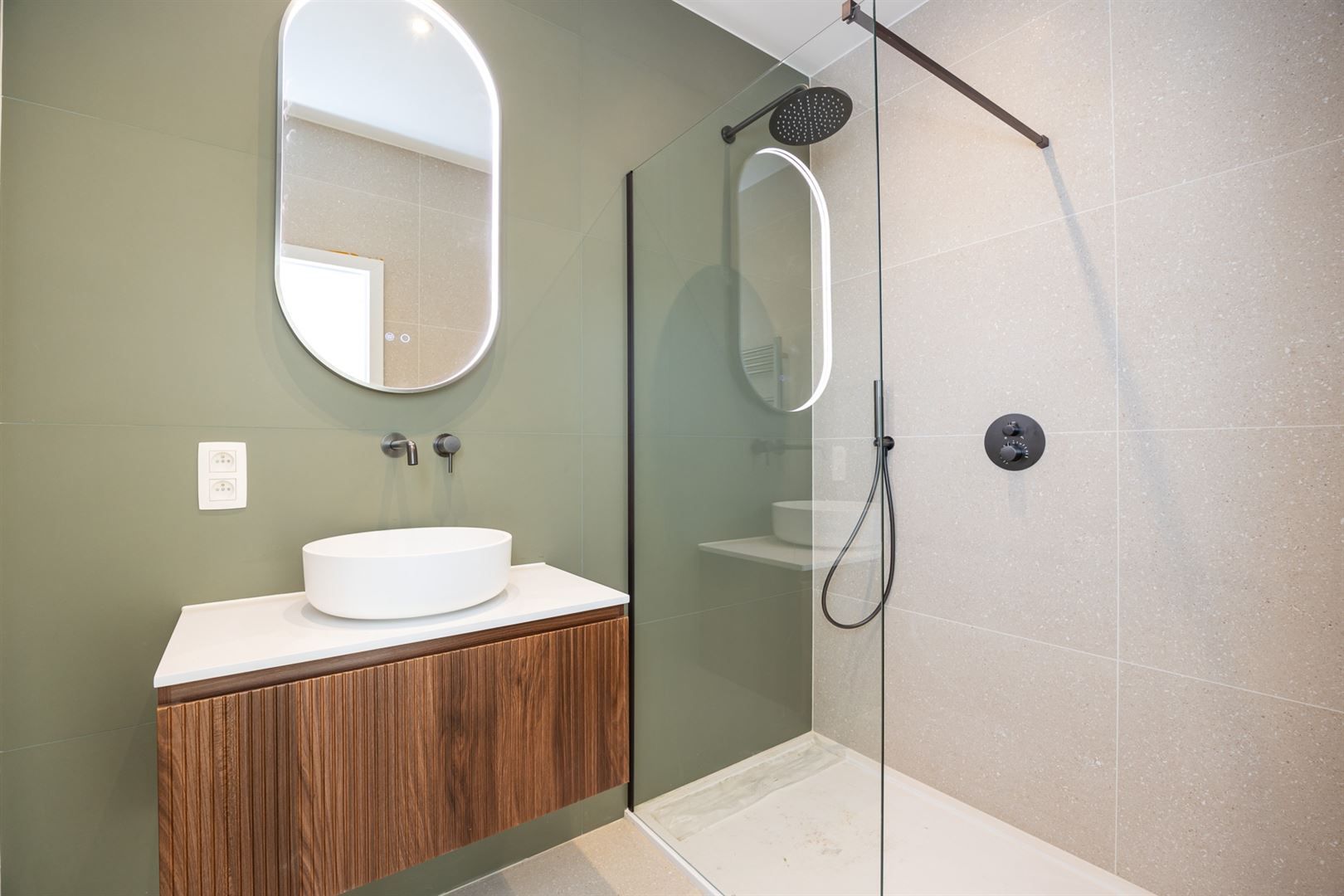 Nieuwbouwappartement in klein gebouw foto 9