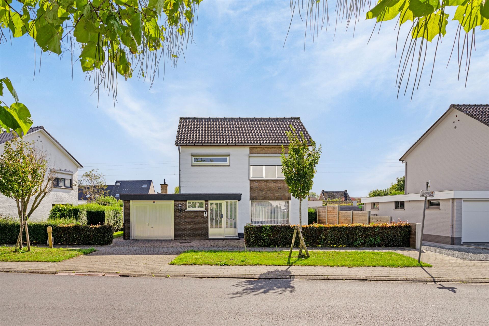 Vrijstaande woning, goed gelegen, 3 slpks. foto 1