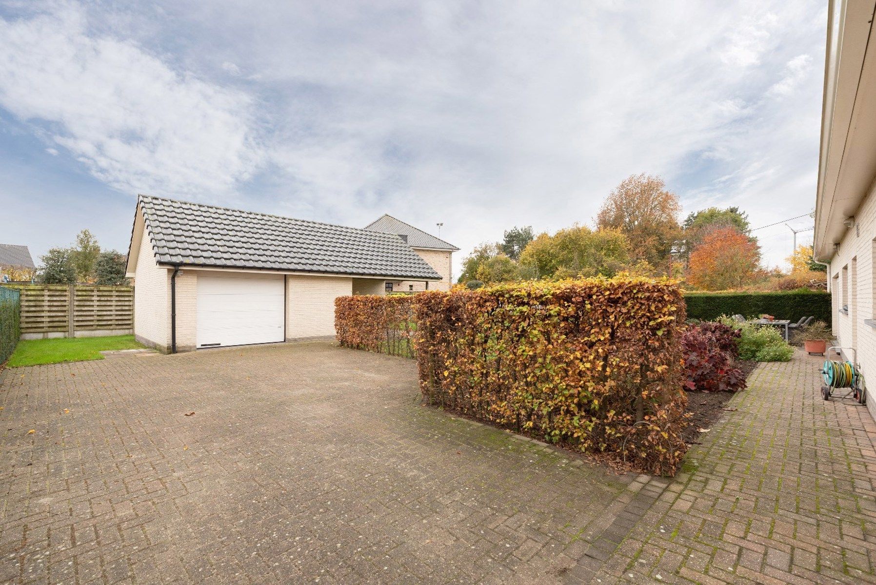 Ruime villa met 4slk en 2bdk op een perceel van 1.265m² foto 39