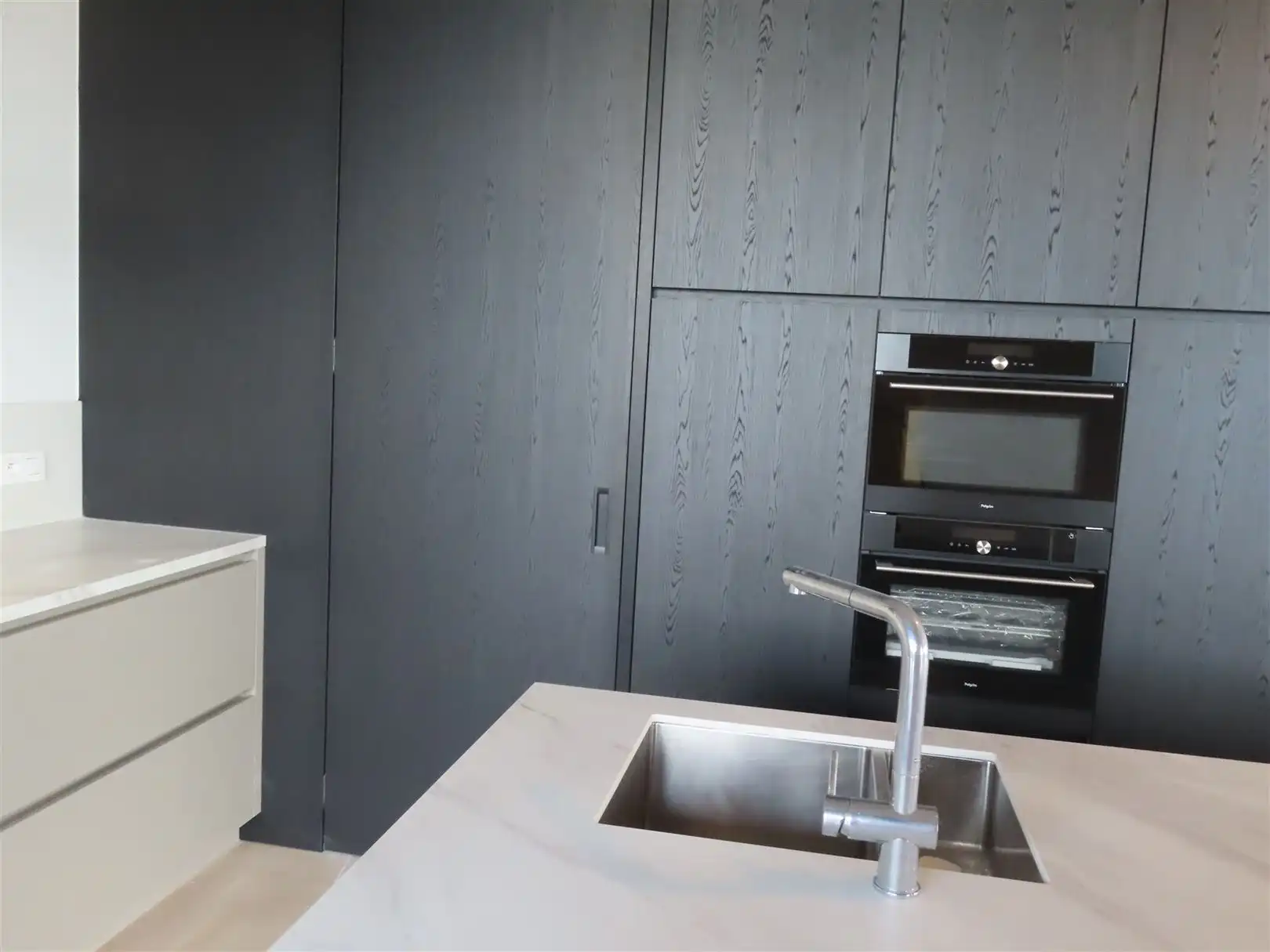 Loft appartement (187m²) met terras (120m²) & parking! foto 7