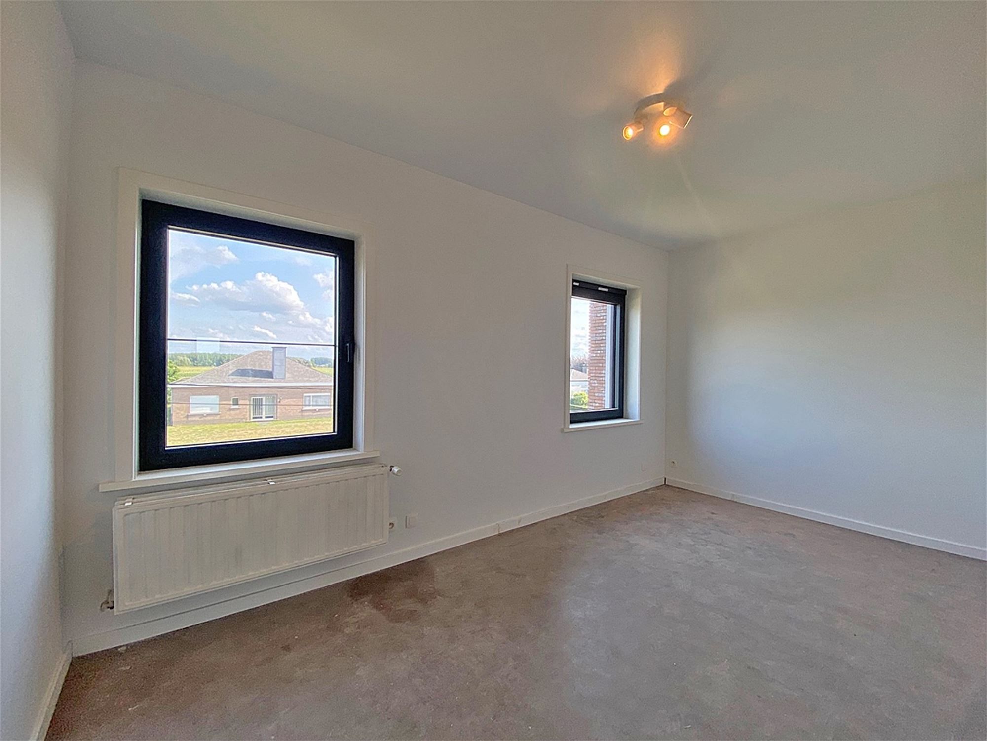 Ruime VERNIEUWDE HALFOPEN BEBOUWING met 4 SLAAPKAMERS ... foto 12