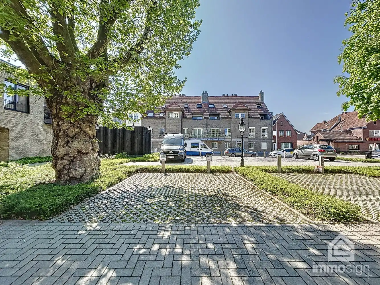 Bovengrondse parkeerplaats P1 residentie De Heerlyckheid in Bocholt foto {{pictureIndex}}