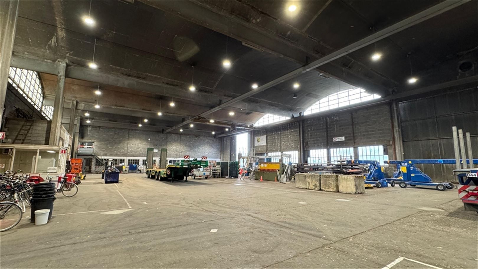 Semi-industrieele site met buitenterrein foto 7