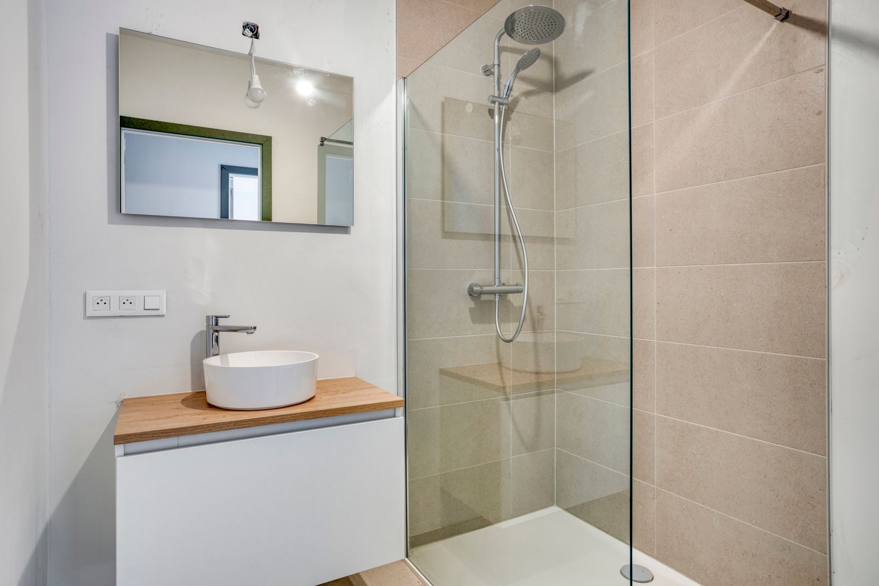 Stijlvol 2-slaapkamerappartement nabij De Schorre! foto 9