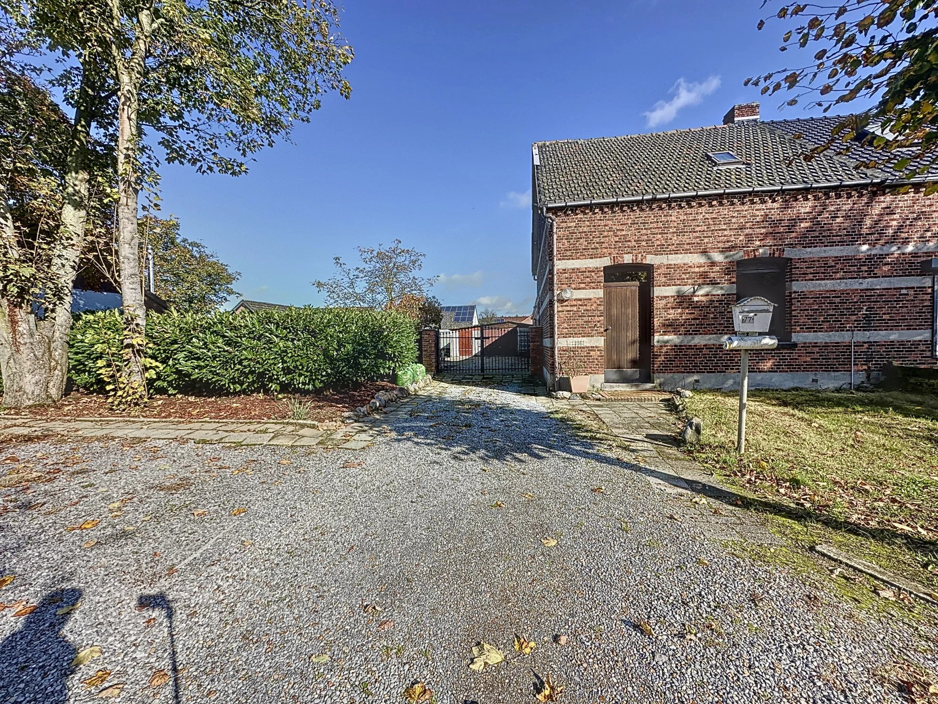 Gezellige, ruime te renoveren woning op een groot perceel. foto 31