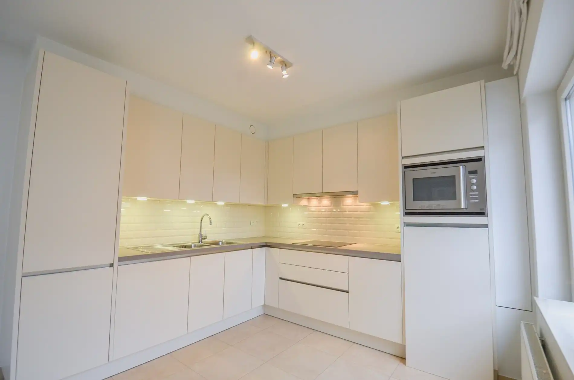 Ruime woning met ruime terrassen en een inpandige garage gelegen nabij de keuvelhoekstraat. foto 13