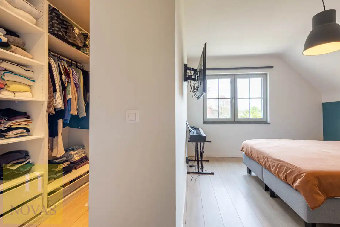 Prachtige woning, zonnepanelen, warmtepomp, thuisbatterij, 4 slaapkamers, bouwjaar 2015 foto 18