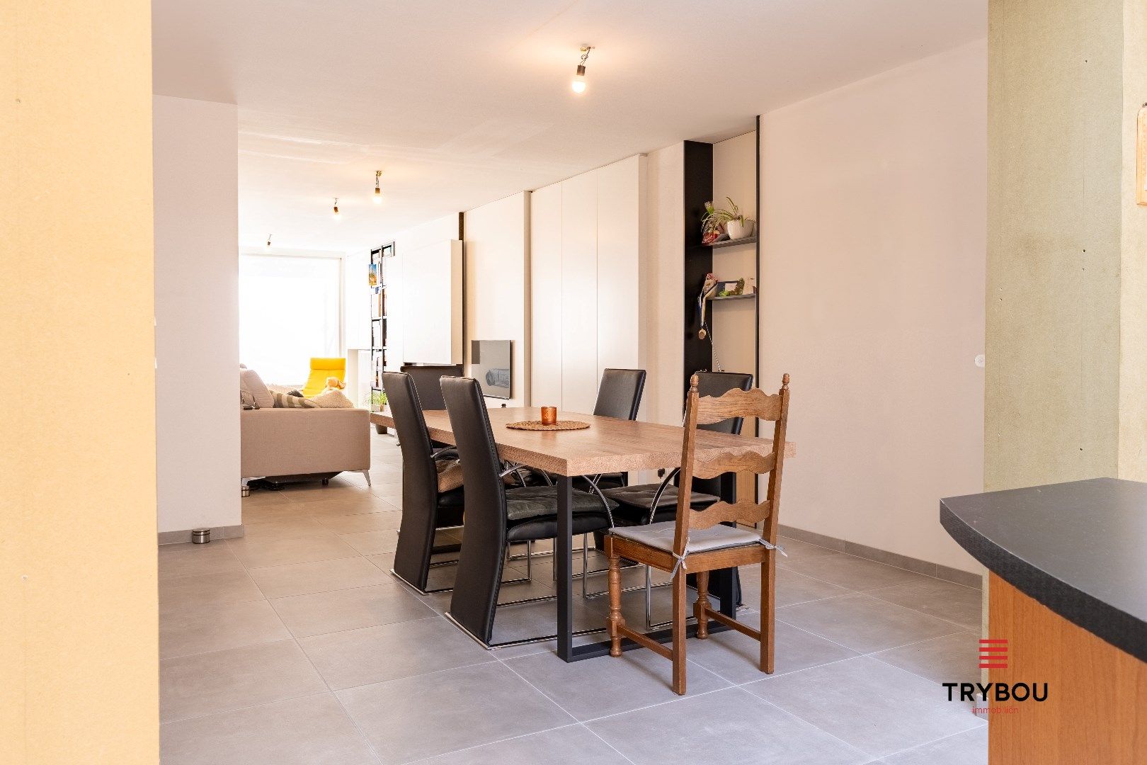 Uitstekend gelegen, ruime stadswoning met 4 slaapkamers foto 6