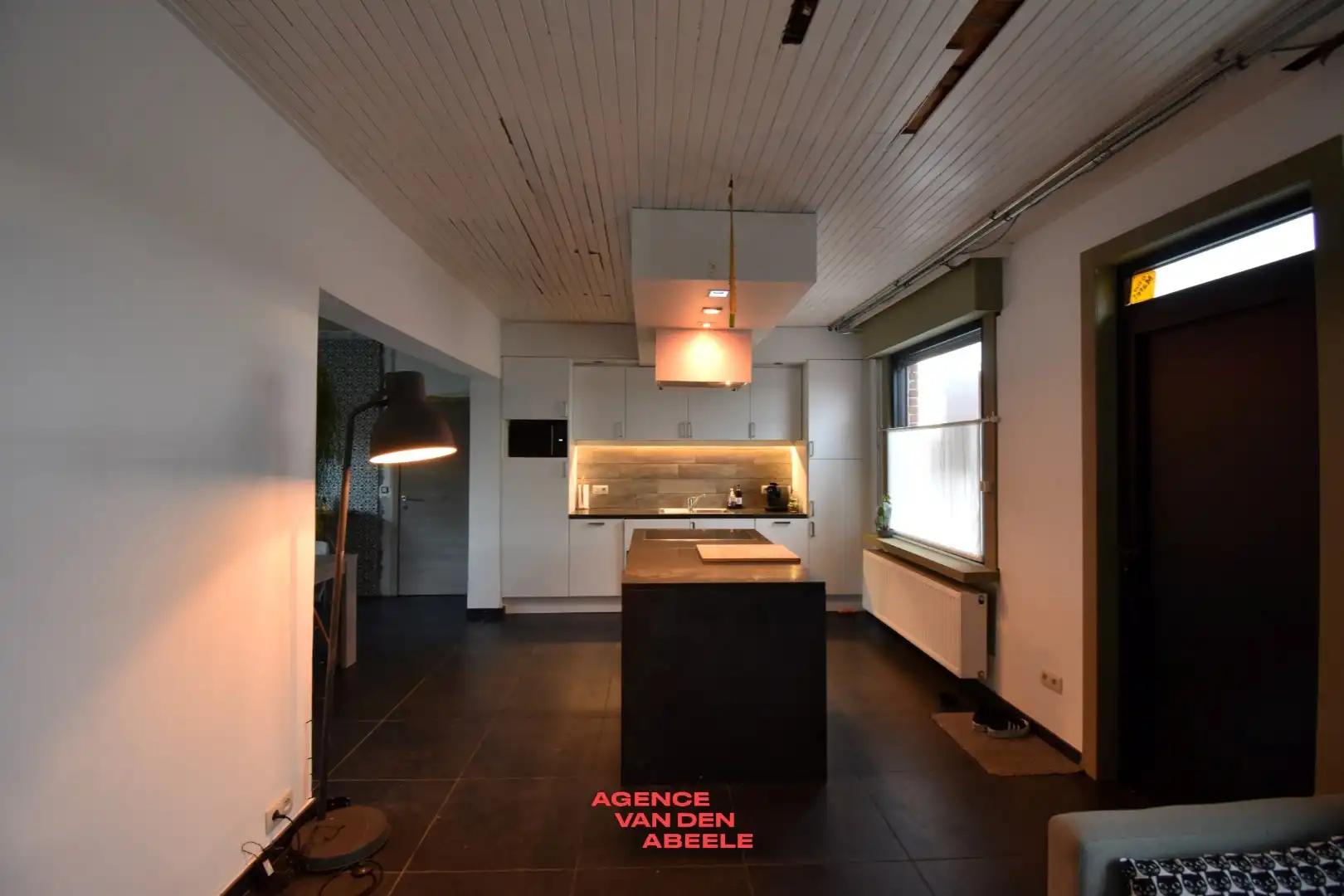 Charmante half-open bebouwing met 4 slaapkamers en tuin foto 6