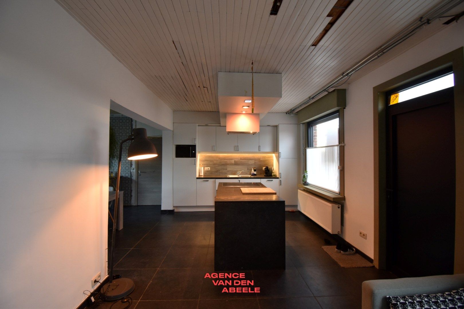 Charmante half-open bebouwing met 4 slaapkamers en tuin foto 6