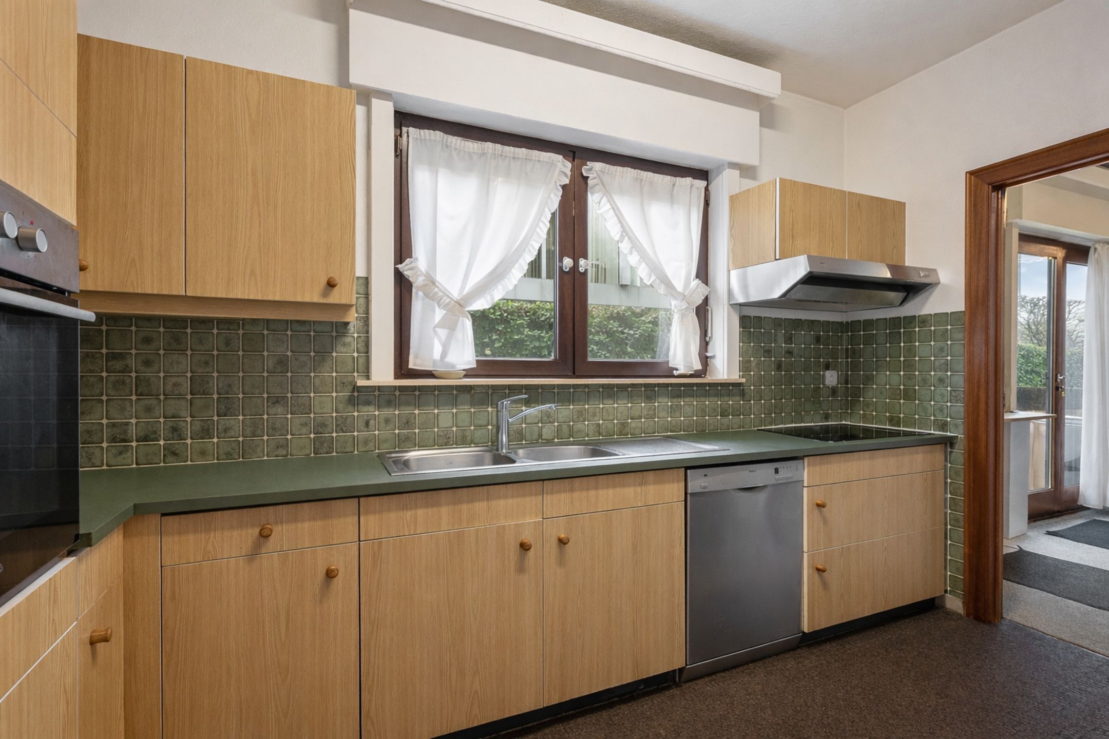 Gelijkvloers appartement met tuin, staanplaats en garage foto 9