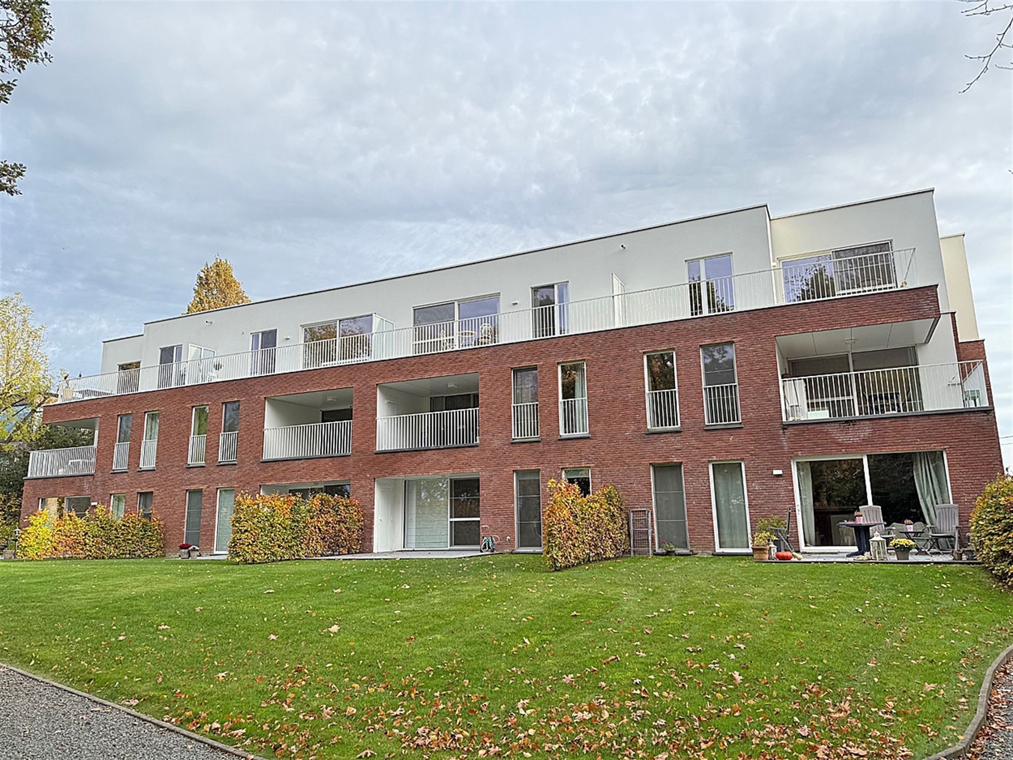 Instapklaar APPARTEMENT met 1 slaapkamer, bureau (of slaapkamer 2), terras, garage & staanplaats  foto 16