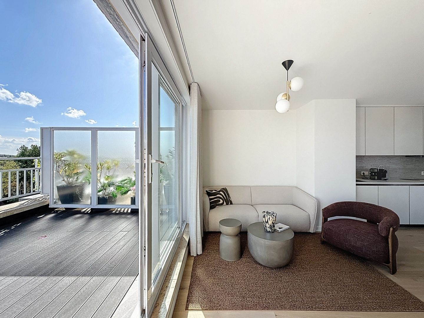 Stijlvol gerenoveerd penthouse met prachtig zicht over het hinterland foto 2
