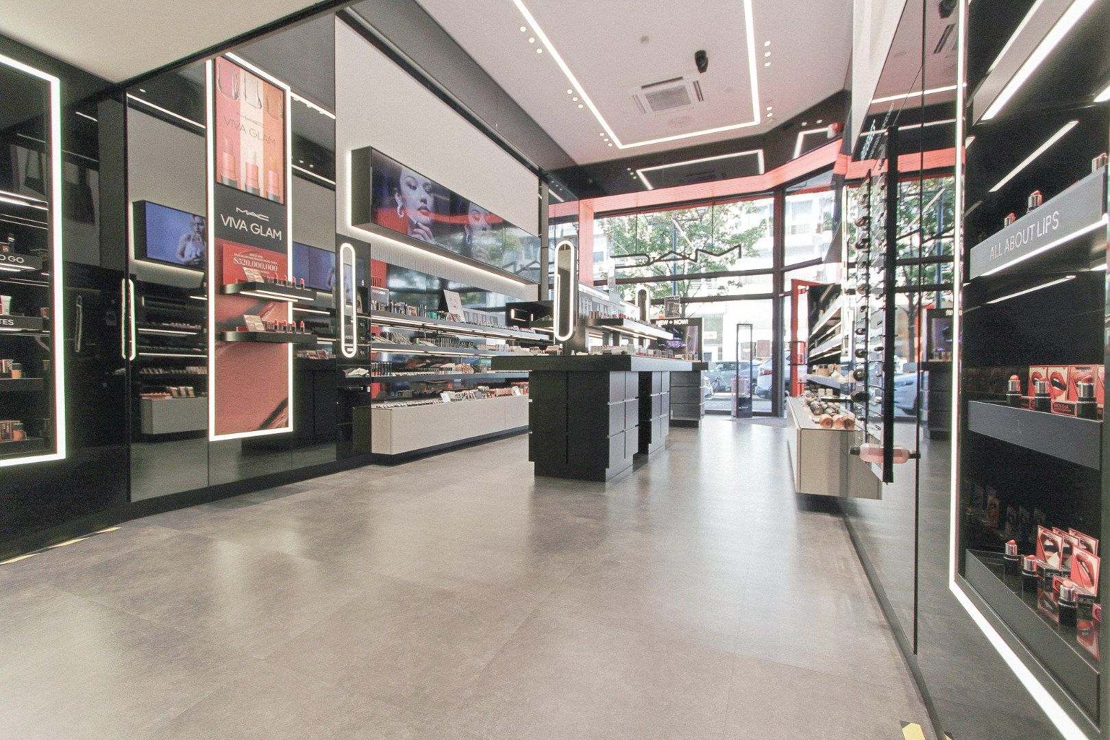 Lippenslaan 334 (winkel 2) huidige Mac Cosmetics te huur foto 4