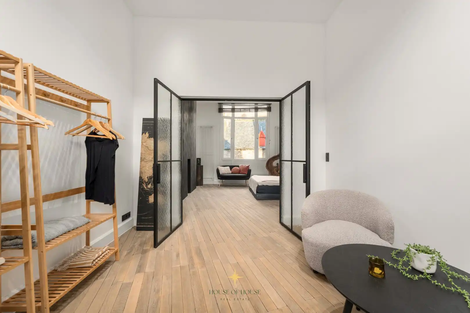 Subliem gerenoveerde stadswoning in een uitzonderlijk historisch kader rond de Onze-Lieve-Vrouwekerk, zonder renovatieverplichting foto 15