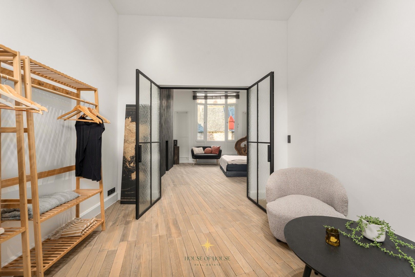 Subliem gerenoveerde stadswoning in een uitzonderlijk historisch kader rond de Onze-Lieve-Vrouwekerk foto 15